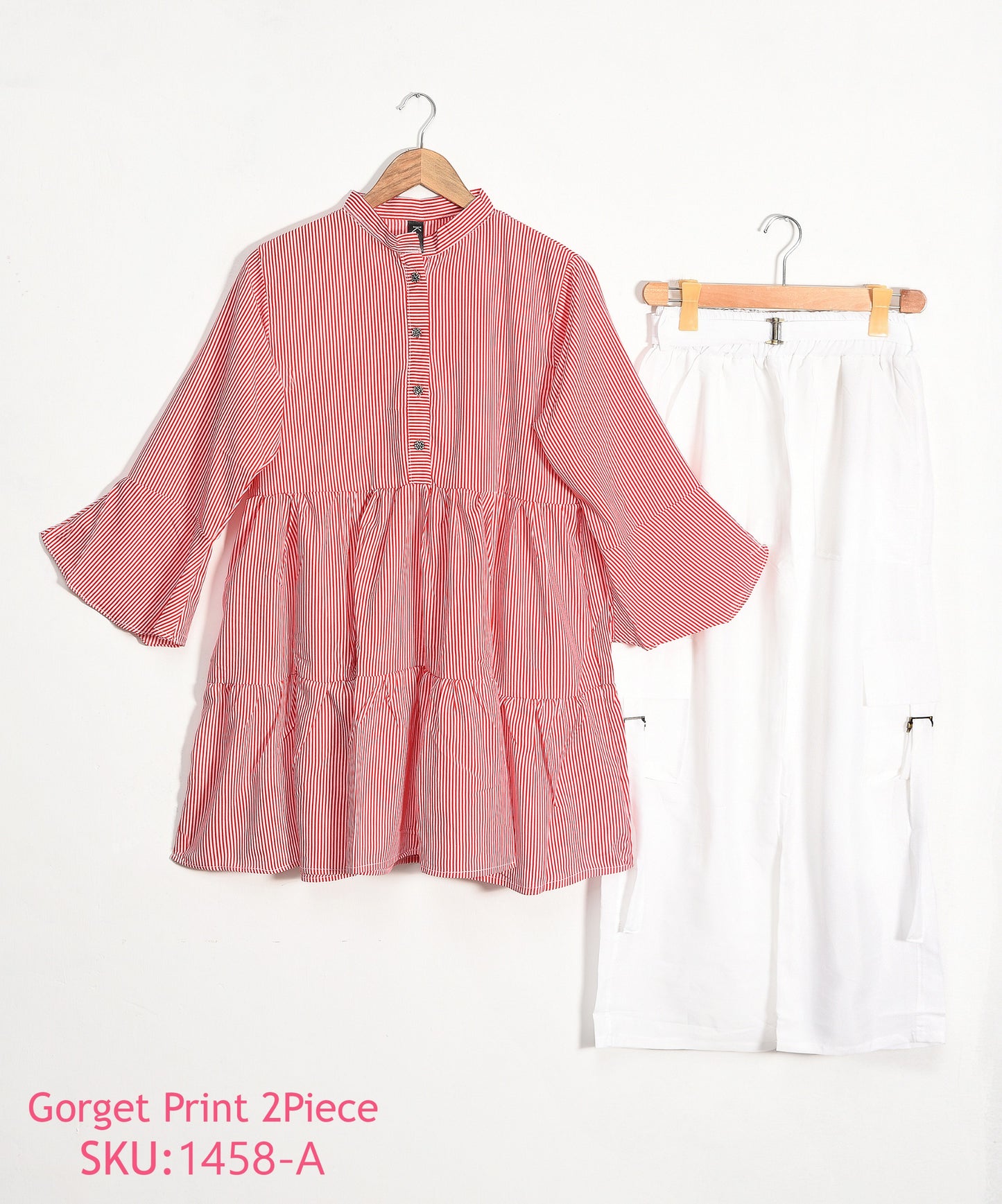 Printed shirt with cargo pants