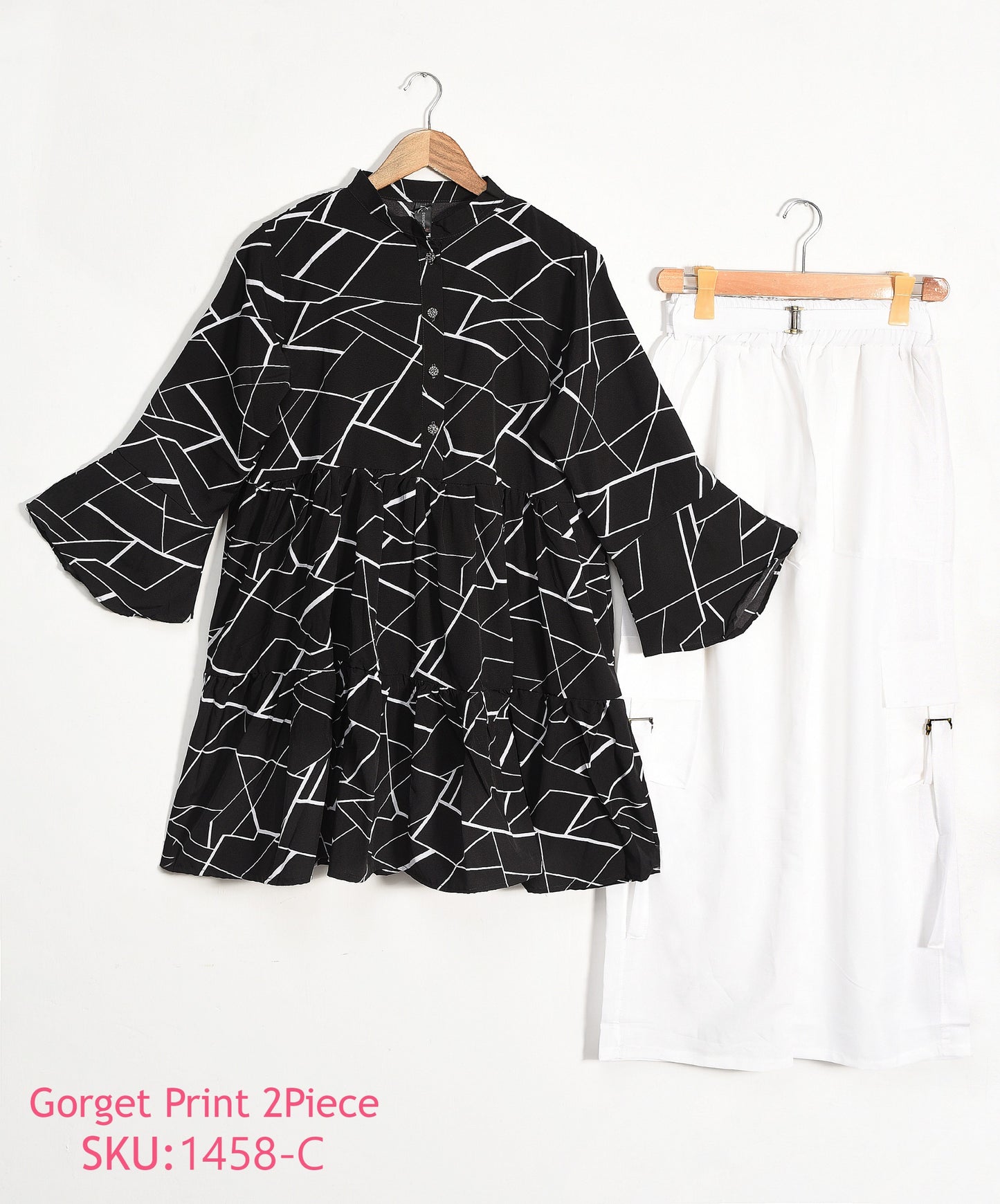 Printed shirt with cargo pants