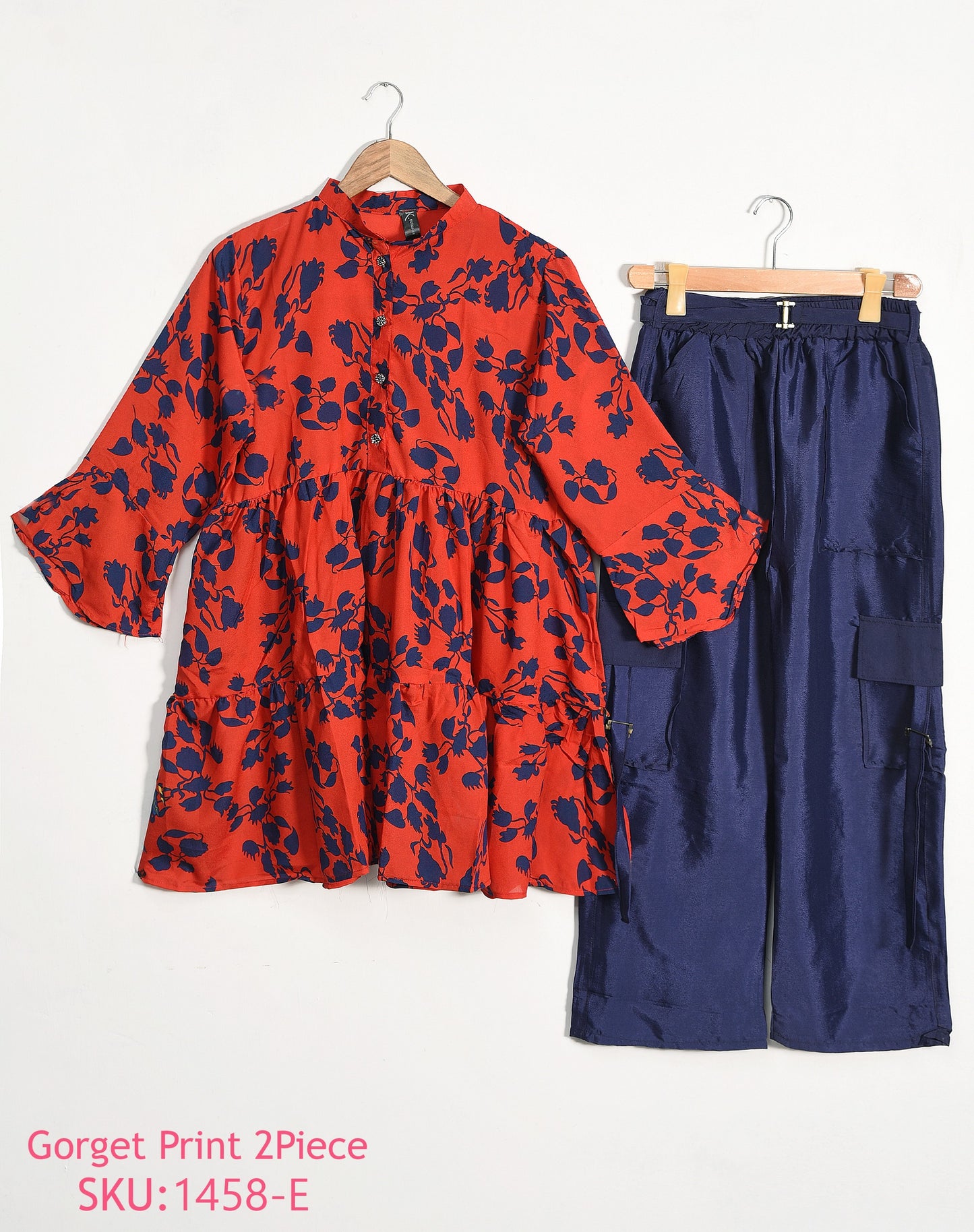Printed shirt with cargo pants