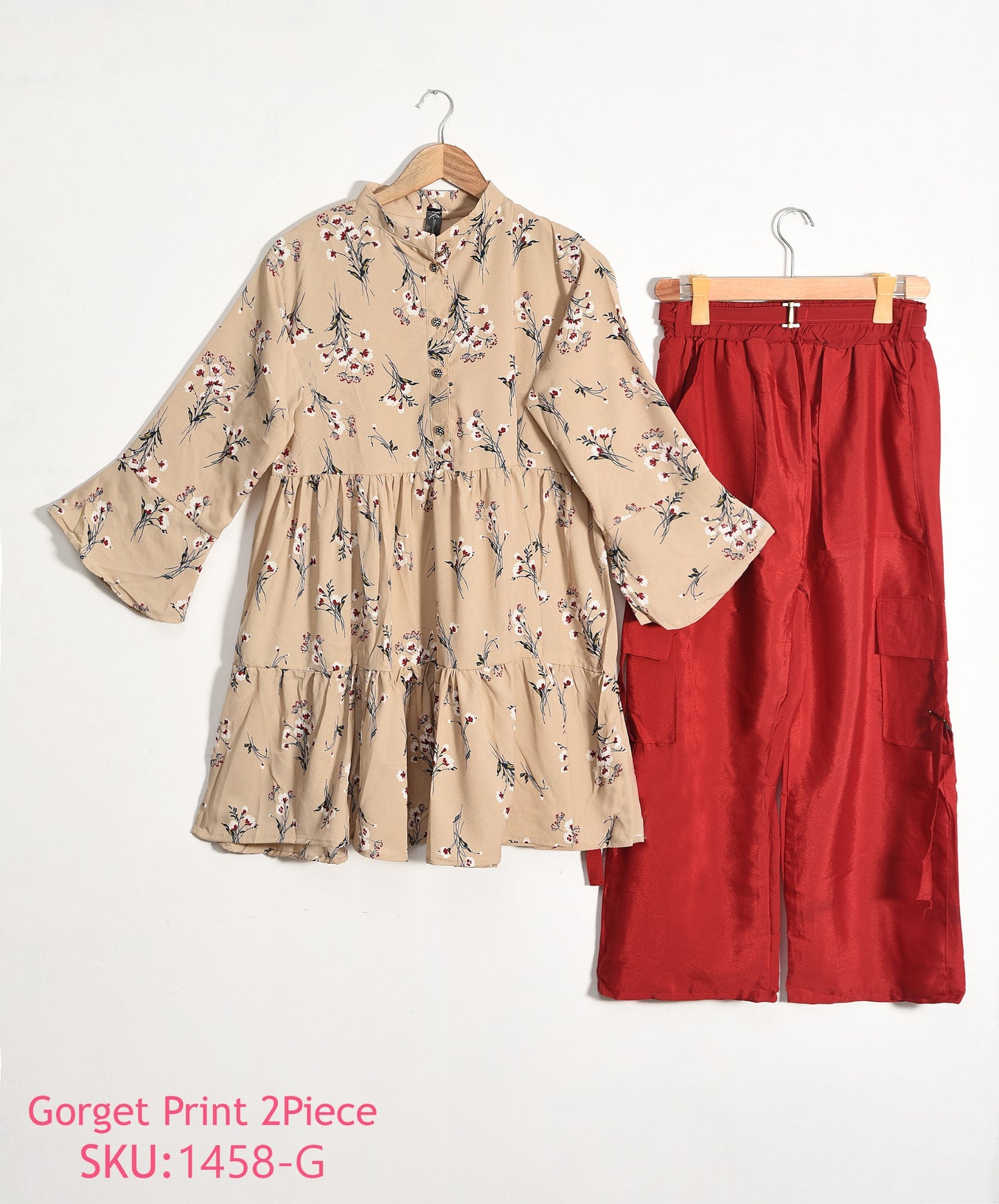 Printed shirt with cargo pants